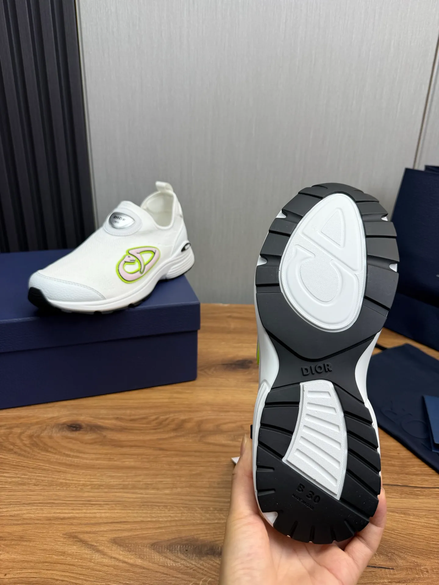 Men's shoes 💰540💰 Dior Dior B30 latest hot model shipped, original 1:1 manufacturing ▪️ Fabric: Original custom fly woven ▪️ Lining: Imported breathable mesh ▪️ Sole: Original molded non-slip outsole ▪️ Size: 38-45 (custom-made 45 non-returnable)